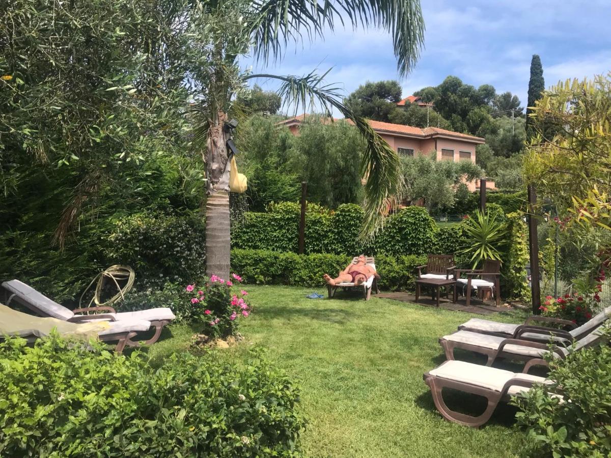 Отель Le Jardin Sur Mer Avec Bike Et Mtb Tour Империя Экстерьер фото